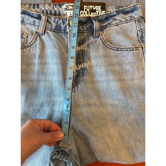 Future Collective Wide Leg Slouchy Jeans NWT Size 6 Light Wash Denim - Picture 7 of 8